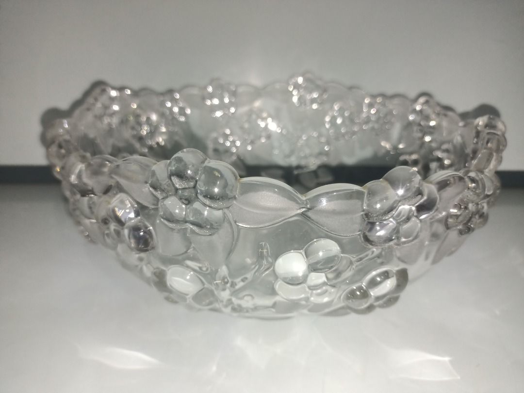 Crystal Bowl Embosed Flower (Category: Dinnerware & Cutlery) located in Munoz. Submitted by larryc1212 (Listing ID 1435659493, Image 1). Description: Crystal Bowl Embosed Flower Item may include some scratches due to age, as is were is basis Item can be pick up in our Japan surplus shop located in Munoz Nueva Ecija Shipping available at buyer expense Bank Transfer payment. Payment first policy..