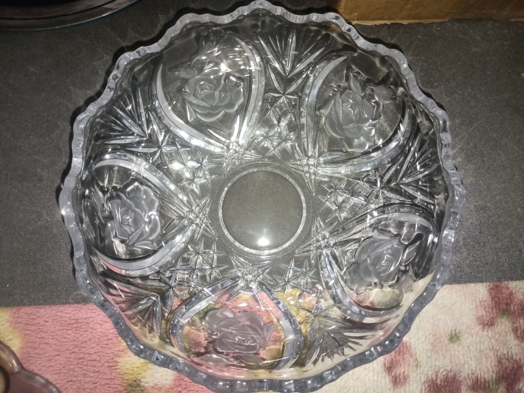 Crystal Clear Bowl 9 Inches (Category: Dinnerware & Cutlery) located in Munoz. Submitted by larryc1212 (Listing ID 1435658682, Image 3). Description: Crystal Clear Bowl 9 Inches Item may include some scratches due to age, as is were is basis Item can be pick up in our Japan surplus shop located in Munoz Nueva Ecija Shipping available at buyer expense Bank Transfer payment. Payment first policy..
