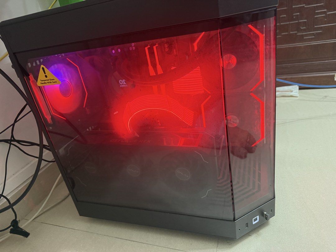 Custom Gaming PC with RGB Lighting442877341148139520