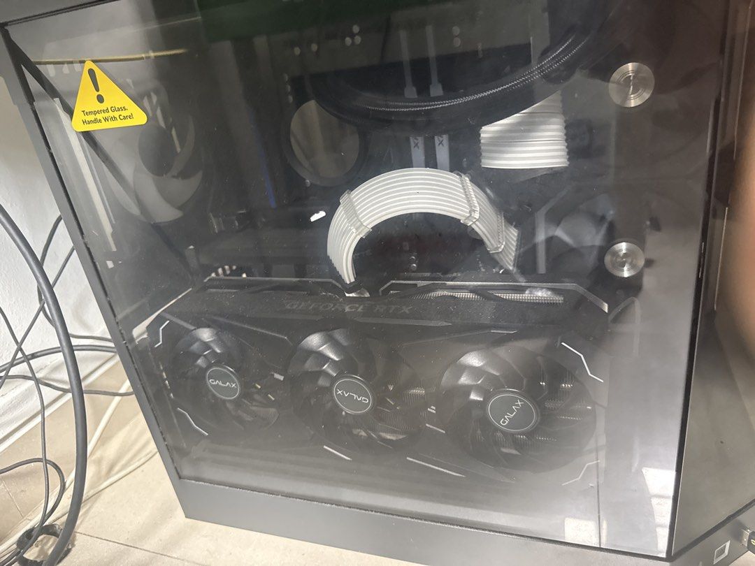 Custom Gaming PC with RGB Lighting442877341148139522