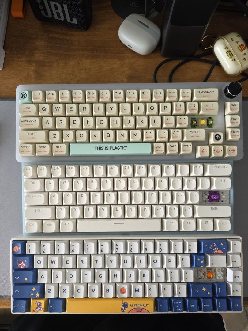 Custom Mechanical Keyboards - Various Designs443106271733360640