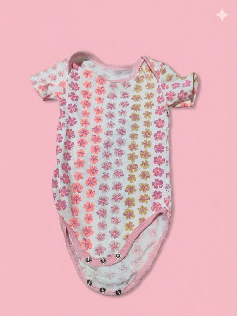 Cute flowers design onesie (0-3 mos) (Category: Babies & Kids Fashion) located in Manila. Submitted by ellesesg (Listing ID 1435548495, Image 1). Description: .