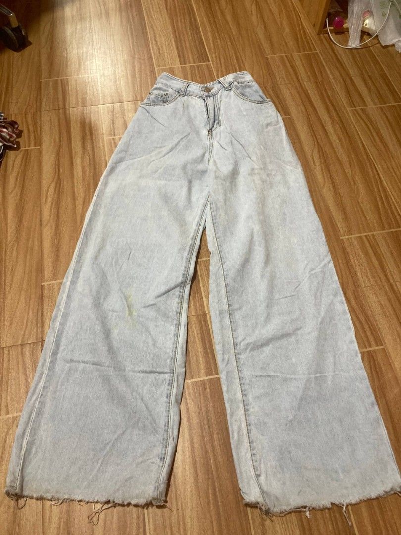 Denim Pants (Category: Other Bottoms) located in Davao. Submitted by ynspired (Listing ID 1435612503, Image 1). Description: with stain.