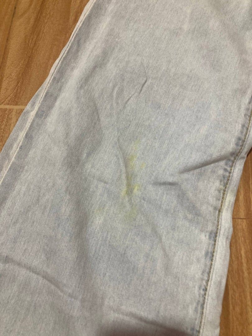 Denim Pants (Category: Other Bottoms) located in Davao. Submitted by ynspired (Listing ID 1435612503, Image 2). Description: with stain.