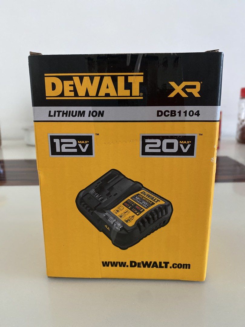 DeWALT XR Lithium Ion Charger DCB1104