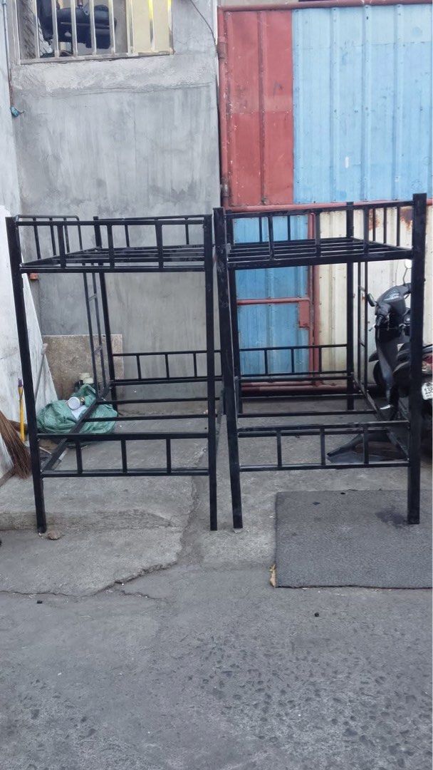 DOUBLE DECK BED FRAME (Category: Bed Frames & Mattresses) located in Manila. Submitted by kemberlyjo78499 (Listing ID 1435617895, Image 3). Description: 🔥 FOR SALE: Matibay na Double Deck Bed Frame 🔥 ✔ Heavy Duty bakal frame ✔ Space saver – perfect sa maliit na kwarto ✔ Malinis at matibay ang gawa ✔ Safe at sturdy, pang matagalan ✔ Modern black finish, bagay sa kahit anong room setup 💯 Sulit na sulit para sa pamilya, boarding house, dorm o pau