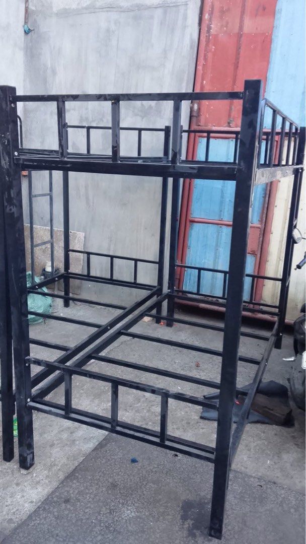 DOUBLE DECK BED FRAME (Category: Bed Frames & Mattresses) located in Manila. Submitted by kemberlyjo78499 (Listing ID 1435617895, Image 2). Description: 🔥 FOR SALE: Matibay na Double Deck Bed Frame 🔥 ✔ Heavy Duty bakal frame ✔ Space saver – perfect sa maliit na kwarto ✔ Malinis at matibay ang gawa ✔ Safe at sturdy, pang matagalan ✔ Modern black finish, bagay sa kahit anong room setup 💯 Sulit na sulit para sa pamilya, boarding house, dorm o pau