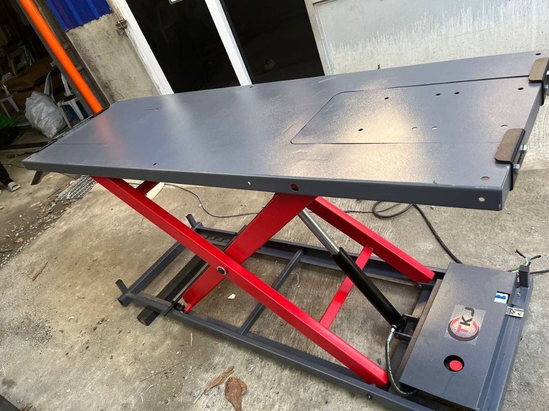 Electric Motorcycle Lifter (Category: Everything Else Others) located in Manila. Submitted by joeyroque09 (Listing ID 1435592611, Image 2). Description: Electric Motorcycle Lifter Specs: 400kg, 220volt Single Phase Brand : TKJ Price: 65,400.