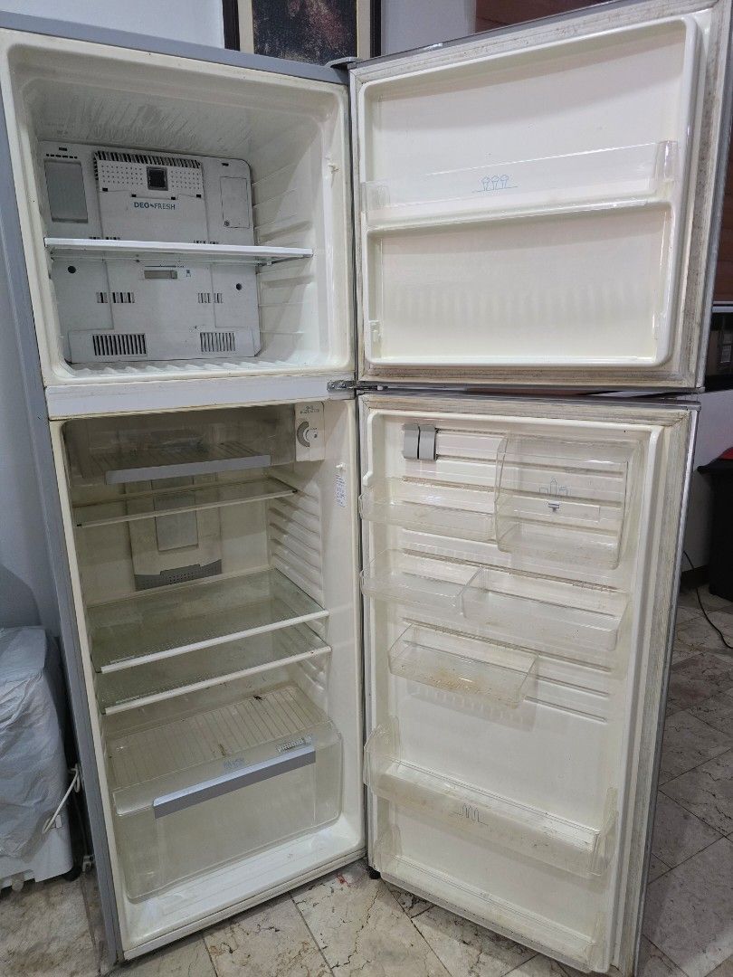 Electrolux Refrigerator White Westinghouse (ETB3200SC-RPH) (Category: Refrigerators and Freezers) located in Paranaque City. Submitted by ausev (Listing ID 1435556763, Image 2). Description: Electrolux Refrigerator White Westinghouse (ETB3200SC-RPH) NEW COMPRESSOR Specifications: - 311-liter -11.0 cu. ft. - 2-door Top Mount - No-frost refrigerator - Multi Air Flow - Dual Deodoriser - Humidity Controlled Crisper - Flexible Shelves/Bins - Great wor