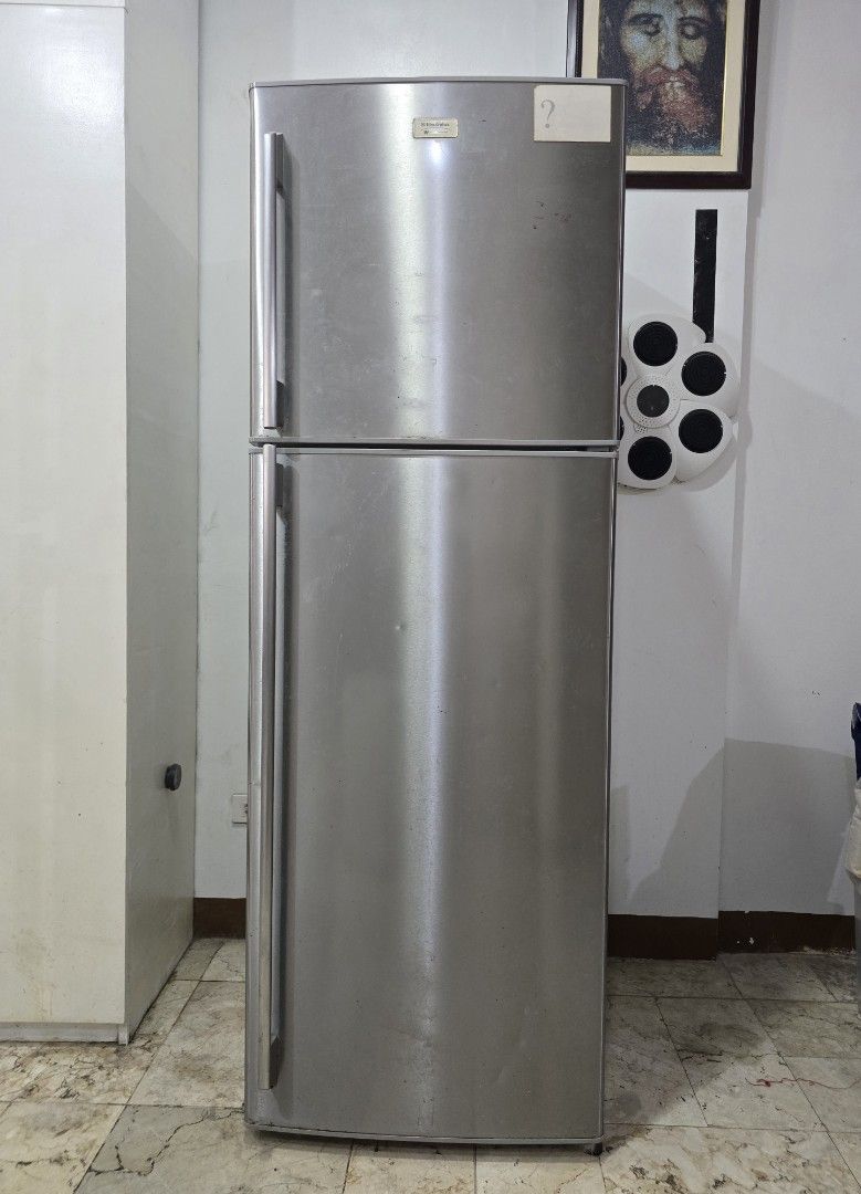 Electrolux Refrigerator White Westinghouse (ETB3200SC-RPH) (Category: Refrigerators and Freezers) located in Paranaque City. Submitted by ausev (Listing ID 1435556763, Image 1). Description: Electrolux Refrigerator White Westinghouse (ETB3200SC-RPH) NEW COMPRESSOR Specifications: - 311-liter -11.0 cu. ft. - 2-door Top Mount - No-frost refrigerator - Multi Air Flow - Dual Deodoriser - Humidity Controlled Crisper - Flexible Shelves/Bins - Great wor