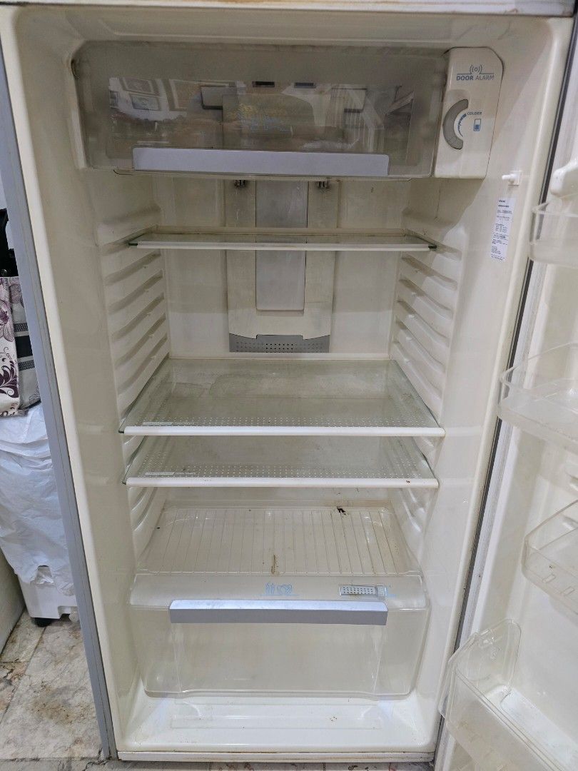 Electrolux Refrigerator White Westinghouse (ETB3200SC-RPH) (Category: Refrigerators and Freezers) located in Paranaque City. Submitted by ausev (Listing ID 1435556763, Image 3). Description: Electrolux Refrigerator White Westinghouse (ETB3200SC-RPH) NEW COMPRESSOR Specifications: - 311-liter -11.0 cu. ft. - 2-door Top Mount - No-frost refrigerator - Multi Air Flow - Dual Deodoriser - Humidity Controlled Crisper - Flexible Shelves/Bins - Great wor