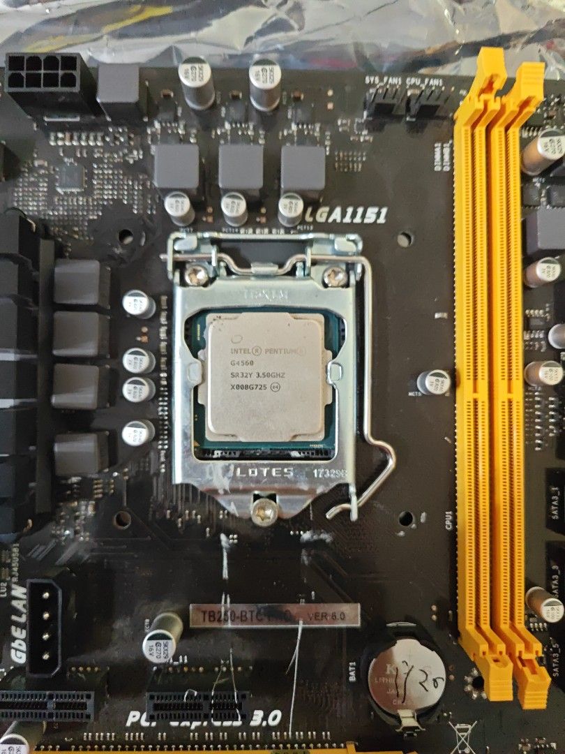 Faulty motherboard with CPU443572906582364161