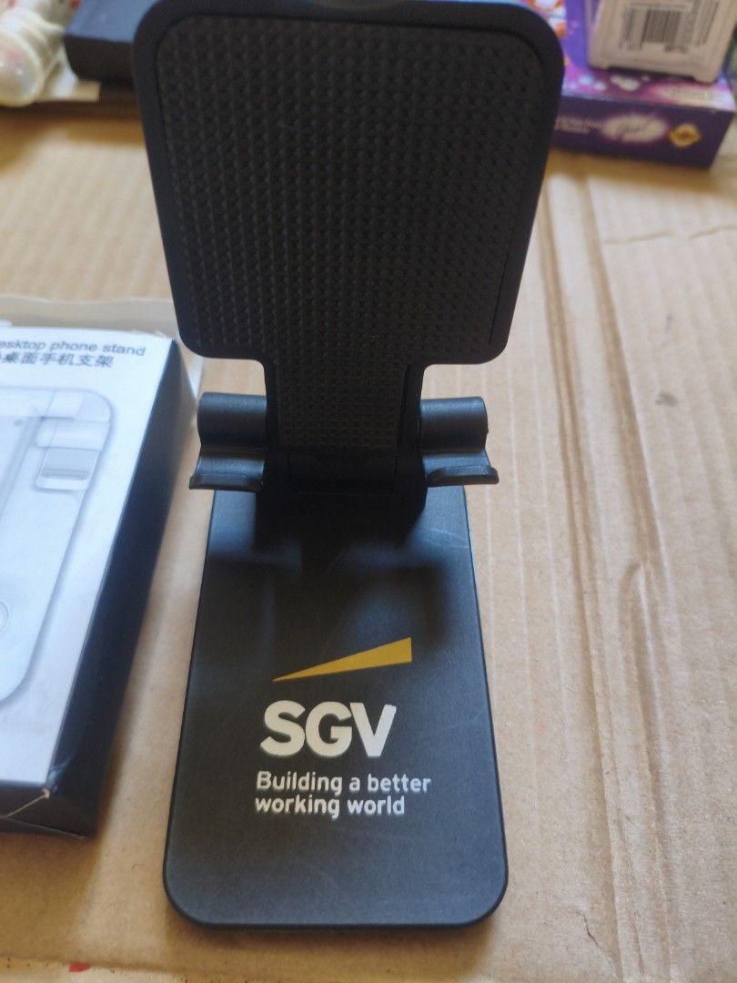 Folding Lifting Bracket Desktop Phone Stand (Category: Mounts & Holders) located in Pasig City. Submitted by coolphoenix-29ac (Listing ID 1435545689, Image 2). Description: .