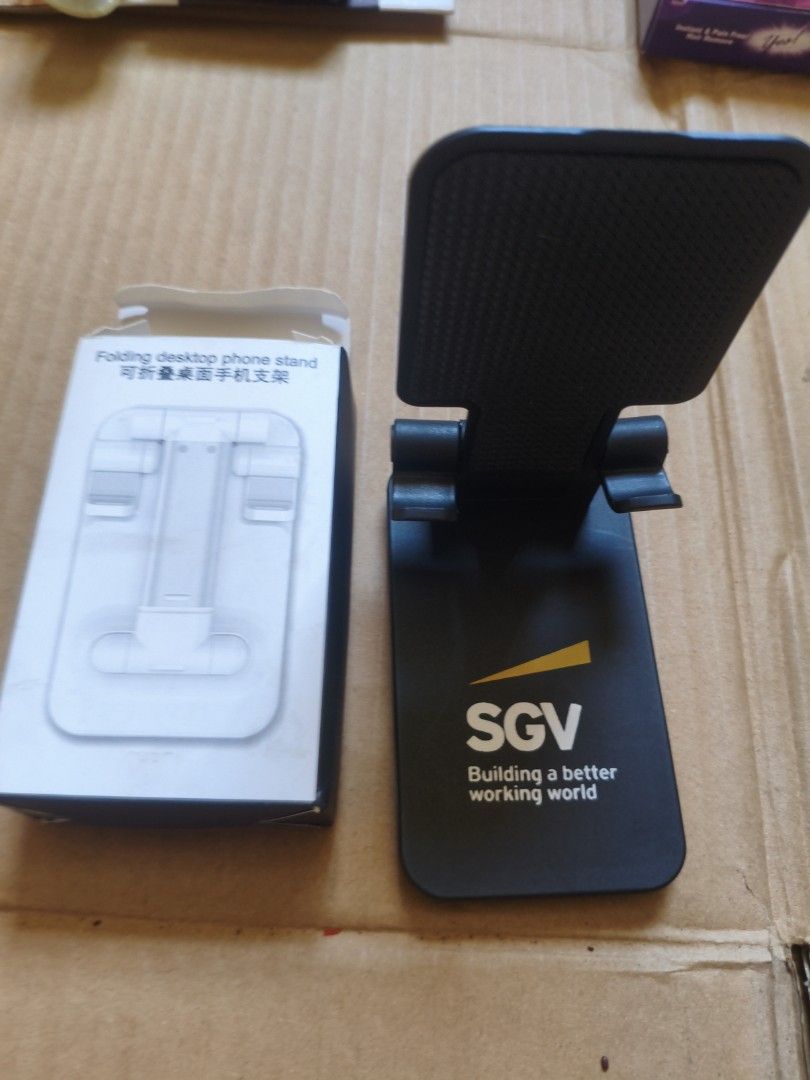 Folding Lifting Bracket Desktop Phone Stand (Category: Mounts & Holders) located in Pasig City. Submitted by coolphoenix-29ac (Listing ID 1435545689, Image 1). Description: .