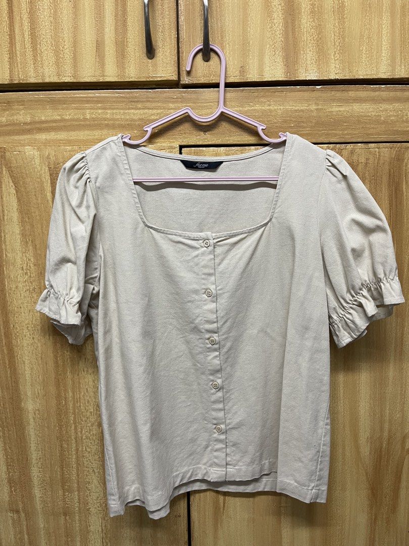 For Me Blouses Tops (Category: Blouses) located in Manila. Submitted by AB_Merchandiseee (Listing ID 1435632570, Image 2). Description: ✨ Please note that color may vary slightly due to lighting. ✨RFS: Decluttering..