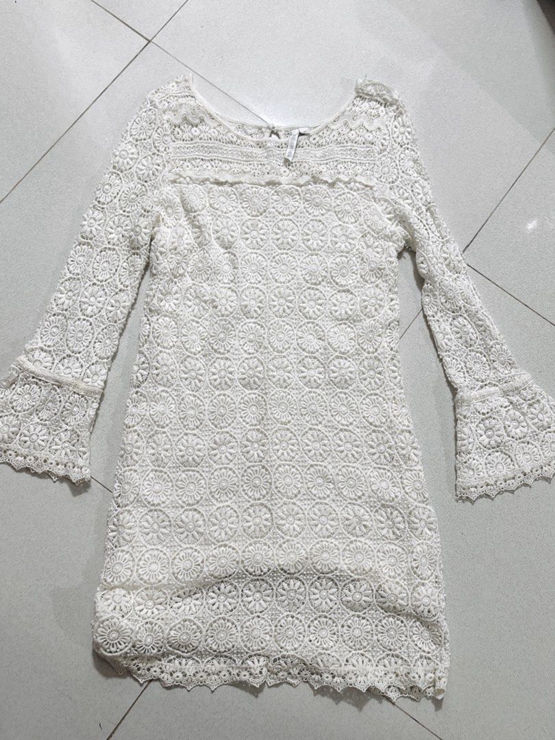 Forever New White Crochet Dress (Category: Dresses) located in Rizal. Submitted by allyowww (Listing ID 1435602230, Image 2). Description: - Forever New white crochet dress - Size: 12 - Best Fit: Medium - Features: - Round neckline - Long sleeves with flared cuffs - Floral crochet pattern - Scalloped hemline - Perfect for special occasions.