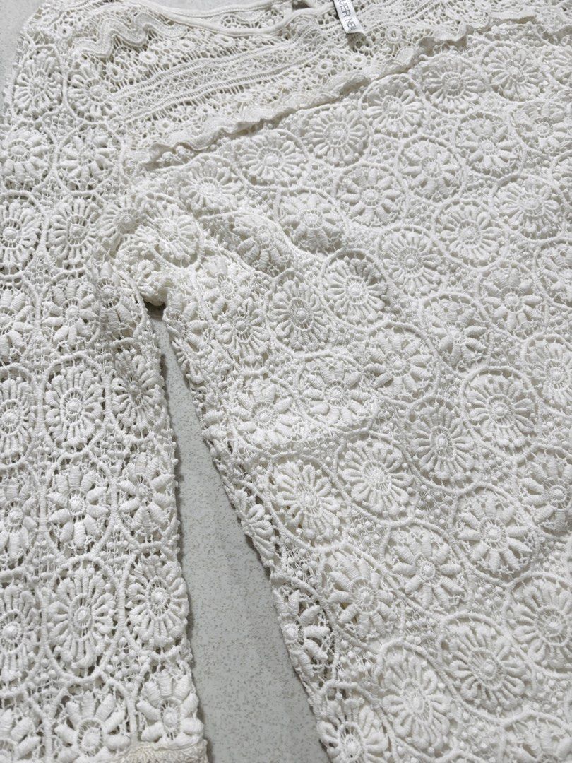 Forever New White Crochet Dress (Category: Dresses) located in Rizal. Submitted by allyowww (Listing ID 1435602230, Image 3). Description: - Forever New white crochet dress - Size: 12 - Best Fit: Medium - Features: - Round neckline - Long sleeves with flared cuffs - Floral crochet pattern - Scalloped hemline - Perfect for special occasions.