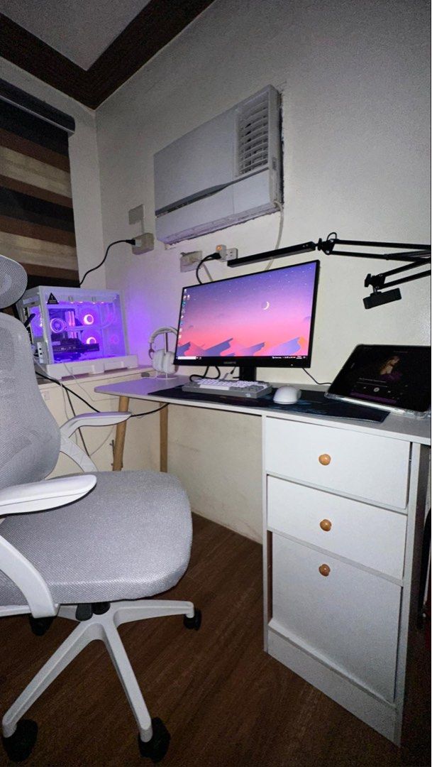 Gaming desktop (Category: Desktops) located in Bulacan. Submitted by snoopyy0 (Listing ID 1435567705, Image 2). Description: *AMD Ryzen 5 5500 6 Cores 12 Threads *Gigabyte B550m DS3H AC Wifi + Bluetooth *Spectrix D50 RGB 8gb x 2 (16gb total) 3200mhz White *GIGABYTE RX 6600 EAGLE 8G Triple Fans *CORSAIR CV550 550w 80 PLUS BRONZE-RATED PSU *Tecware VXN V2 WHITE Dual-Chambered MATX w/ 3x ARGB Mobo Sync Case Fans *IDCooling TF12025 ARGB SNOW 3in1 3pi