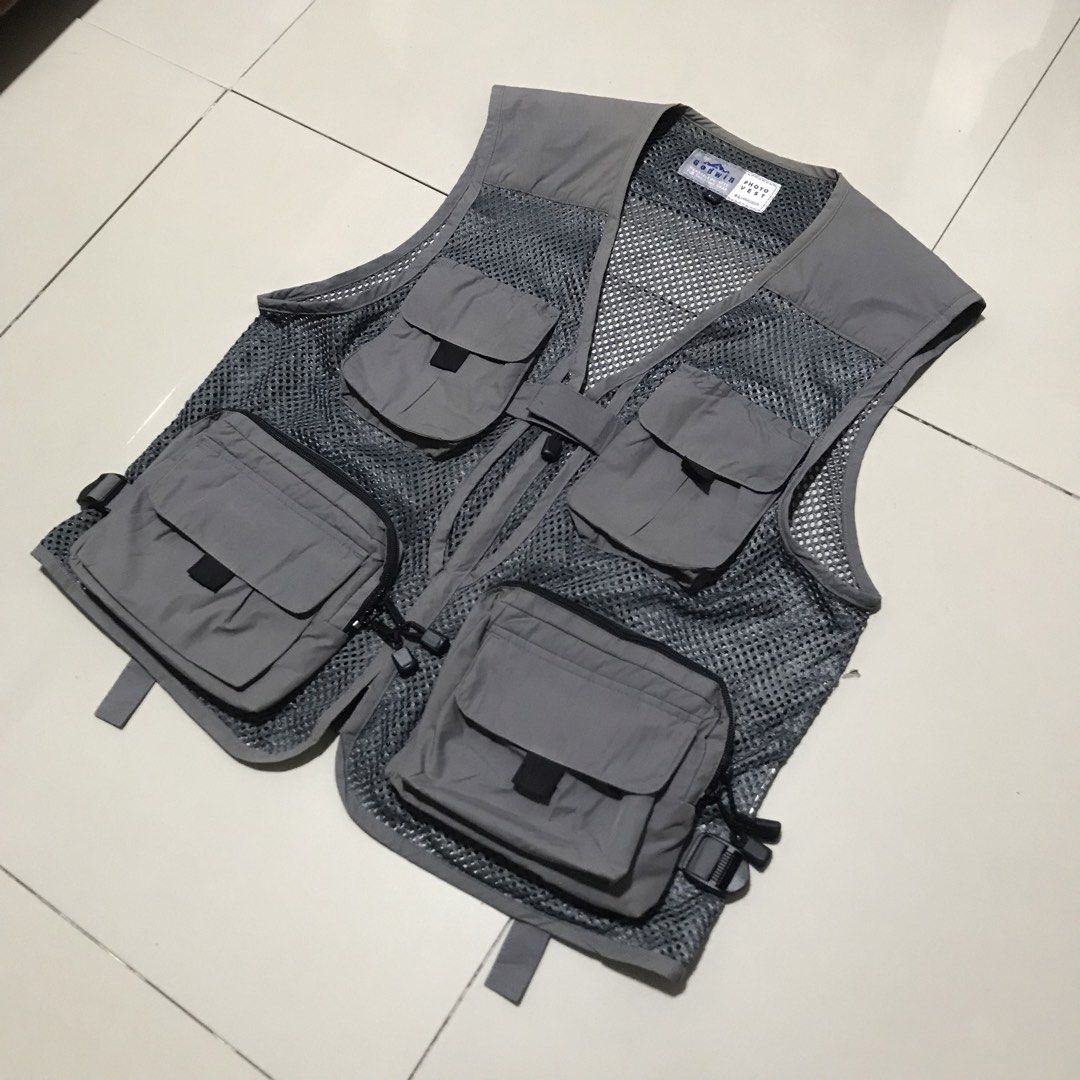 GODWIN PHOTO PACKABLE VEST (Category: Vests) located in Manila. Submitted by balanse (Listing ID 1435552455, Image 3). Description: SIZE: LARGE ON TAG DIMES: 22W by 24 AS NEW CONDITION. 9.9 HONNEST COLOR RATE. NONE ANY ISSUE. THIS ITEM ARE NEGOTIABLE DM YOUR OFFER..