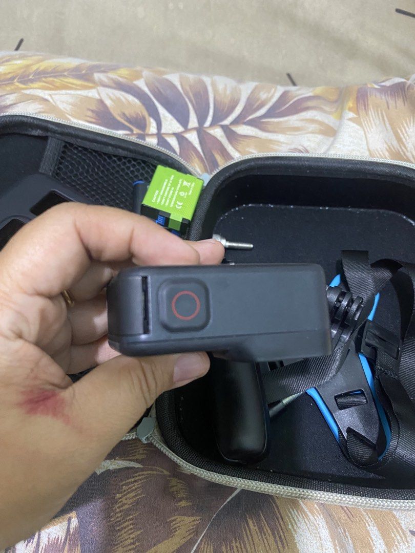 GoPro HERO8 Black Action Camera (Category: Cameras) located in Manila. Submitted by applemint011 (Listing ID 1435543636, Image 3). Description: - GoPro HERO8 Black action camera - Includes protective case - Extra battery included - Various mounts provided - Features a front screen and lens - Comes with a selfie stick - Includes a chest mount -with 128gb micro SD card - Color: Black -price slightly negotiable .
