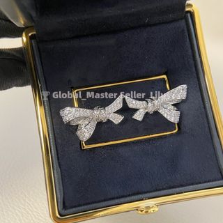 (Category: ) located in . Submitted by fashion.luxe (Listing ID 1435565325, Image 1). Description: .