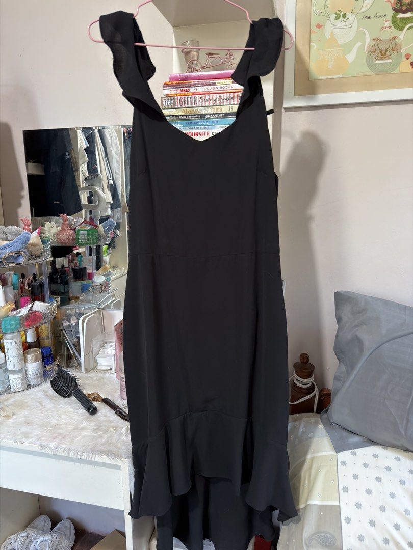 GTWFAB Black Ruffle Dress - Size L (Category: Dresses) located in Apalit. Submitted by ic_declutter (Listing ID 1435604442, Image 1). Description: - GTWFAB black dress - V-neck design - Ruffle detailing on straps - Fitted bodice - Asymmetrical hemline - Zipper closure at the back - Size L.