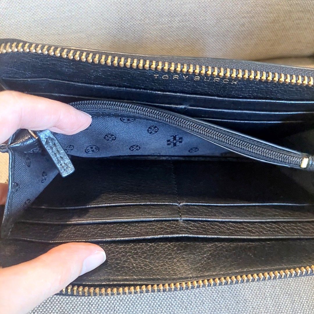 Guaranteed Authentic Tory Burch Black Zip Around Wallet (Category: Luxury Bags & Wallets) located in Paranaque City. Submitted by authenticluxejapan888 (Listing ID 1435298416, Image 3). Description: - Tory Burch zip-around wallet, very good condition guaranteed authentic from Japan; very clean inside & outside like new pwede pangregalo - Classic black color - Features the iconic Tory Burch logo - Made of smooth soft pebbled leather - Gold-toned h