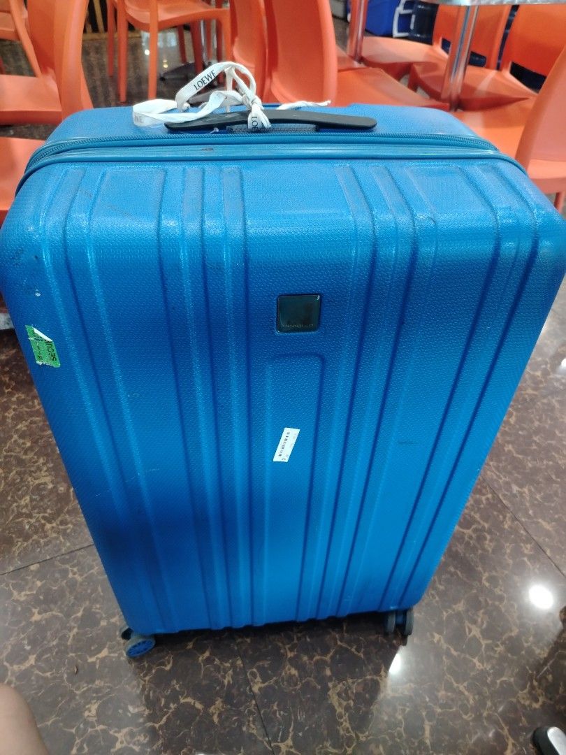 Hedgren Blue Luggage (Category: Luggage) located in Manila. Submitted by purediamond888 (Listing ID 1435619454, Image 1). Description: - Blue Hedgren suitcase - Medium size - Features a handle and wheels for easy transport - Secure zipper closure - Distinctive textured surface - Includes Hedgren logo - Small tag detail.