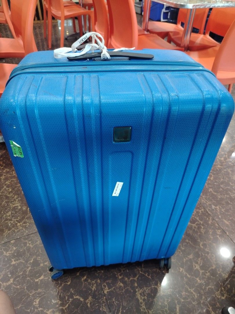 Hedgren Blue Luggage (Category: Luggage) located in Manila. Submitted by purediamond888 (Listing ID 1435619454, Image 2). Description: - Blue Hedgren suitcase - Medium size - Features a handle and wheels for easy transport - Secure zipper closure - Distinctive textured surface - Includes Hedgren logo - Small tag detail.