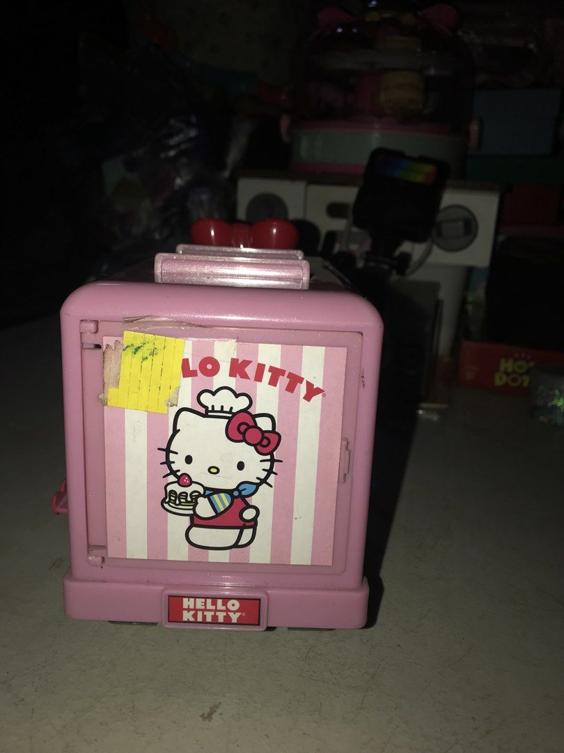 Hello kitty Car (Category: Vehicle & Diecast Models) located in Valenzuela. Submitted by ash_tonnn (Listing ID 1435632990, Image 3). Description: Hello kitty Car Preloved.