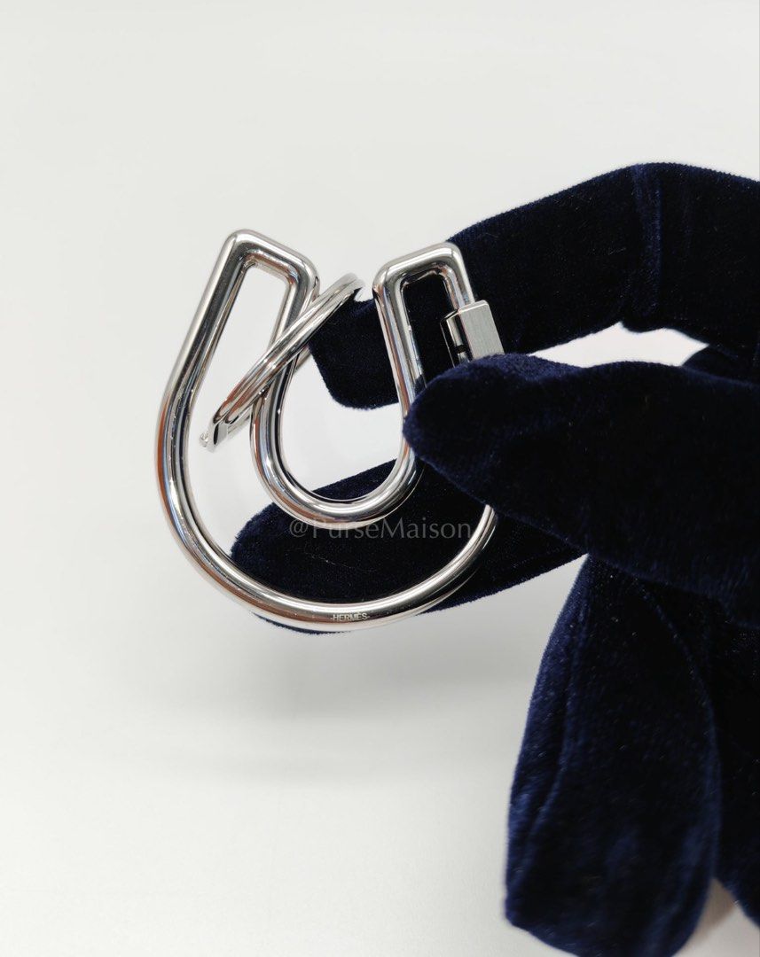 Hermes Fer A Cheval Key Ring (Category: Luxury Accessories) located in Taguig. Submitted by pursemaison (Listing ID 1435526161, Image 3). Description: Hermes Fer A Cheval Key Ring Price: Php 26,000.00 Condition: Unused (9.9/10) With mild hairline scratches. Inclusions: Box, Dust Bag and Paper Bag. LegitGrails Certificate of Authenticity 100% Guaranteed Authentic We offer a money-back guarantee on authenticity. Free Shipping within Metro Manila *A