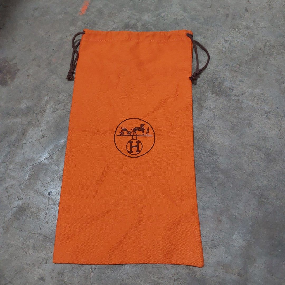 Hermes Orange Dust Bag (Category: Luxury Bags & Wallets) located in Tuguegarao City. Submitted by 3500.finds (Listing ID 1435536696, Image 1). Description: - Authentic Hermes dust bag - 15.5 x 8 - Vibrant orange color - Features the Hermes logo - Drawstring closure - Made of durable fabric - In excellent used condition - Perfect for protecting your Hermes items.