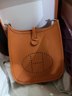 （分類：）位於 。 由 chanelslv 提交（商品編號 1435570341，圖片 1）。簡介： 。