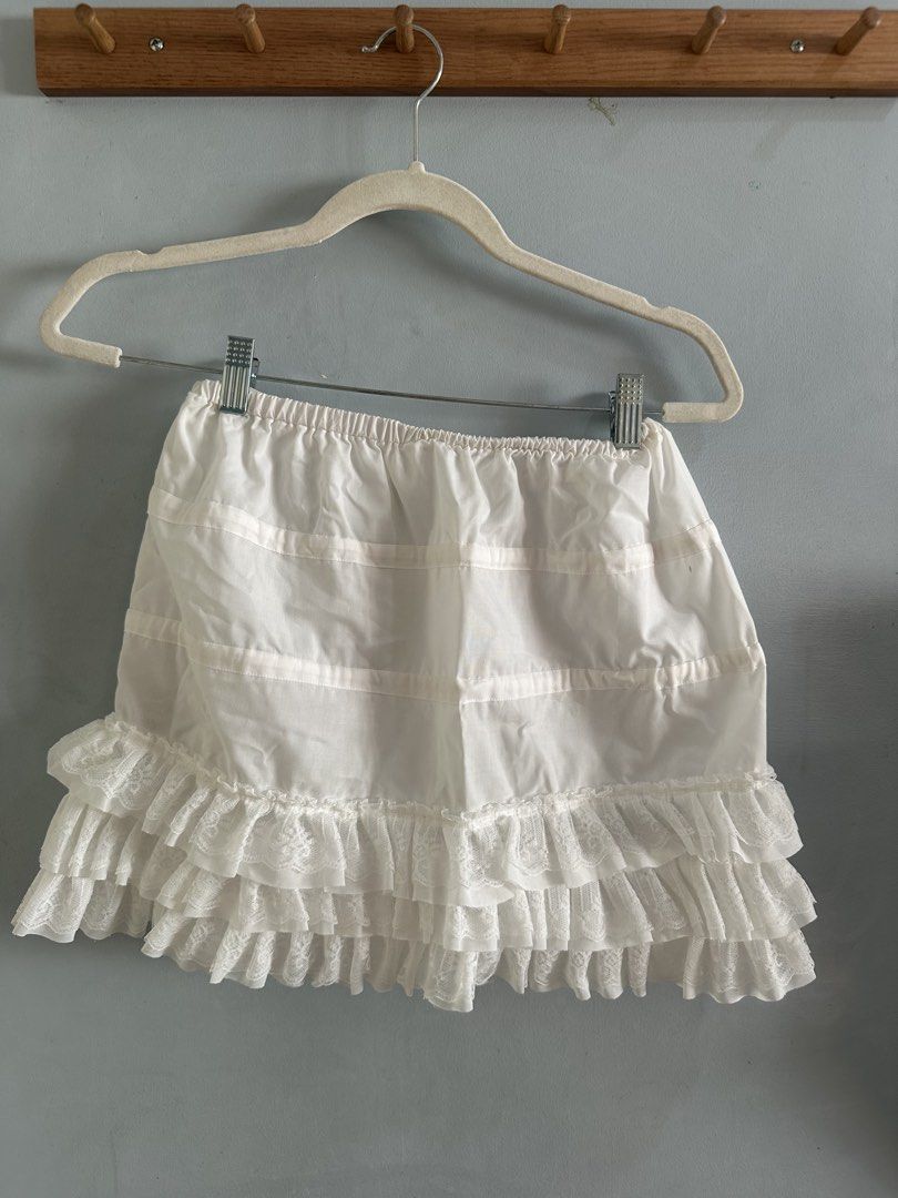 HEUR141 Charmer Bloomer Skirt (Category: Skirts) located in Quezon City. Submitted by nadine_declutter (Listing ID 1435584730, Image 3). Description: From the website— Charmer Bloomer features a garterized waist, ruched details to cinch, and an intricate lace details for that extra feminine look. Can also be worn as a tube top. Peep the standard sizing for this skirt, size down if in between sizes and wearing it as a high-waist. Made from cotton 