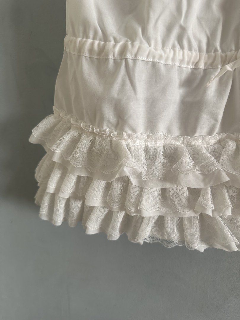 HEUR141 Charmer Bloomer Skirt (Category: Skirts) located in Quezon City. Submitted by nadine_declutter (Listing ID 1435584730, Image 2). Description: From the website— Charmer Bloomer features a garterized waist, ruched details to cinch, and an intricate lace details for that extra feminine look. Can also be worn as a tube top. Peep the standard sizing for this skirt, size down if in between sizes and wearing it as a high-waist. Made from cotton 