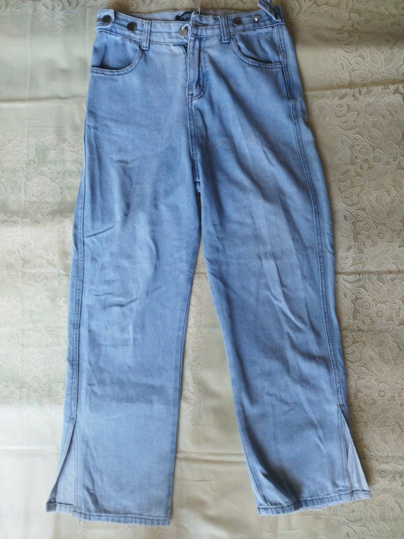 High waist light blue denim jeans (Category: Jeans) located in Dasmarinas. Submitted by shanchaii (Listing ID 1435625100, Image 2). Description: Guidelines • COD (Cash on Delivery) is not available, only applicable for meet-up as mode of payment • Payment first policy • SF (shipping fee) is shoulder by buyer • No return/exchange/refund • Manage your expectations as color may vary due to lightning Order Details MOP: Gcash, Vybe, Maribank, & BPI (f