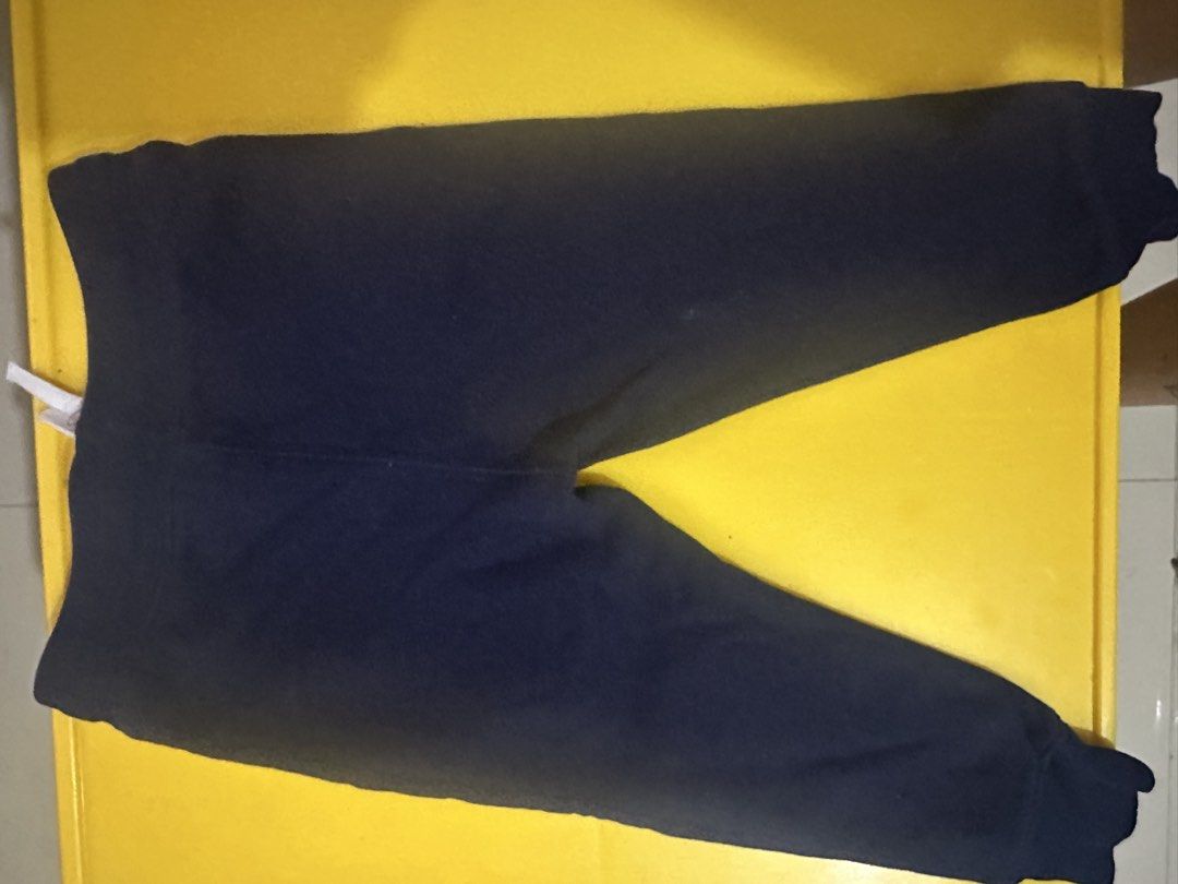 H&M Basic Toddler Navy Blue Sweatpants (Category: Babies & Kids Fashion) located in Arayat. Submitted by lightleftbehind (Listing ID 1435584626, Image 2). Description: H&M Basic jogging pants for toddler boys 👶 * Size: EU 98 / US 2–3Y / CA 2–3A / CN 100/50 * Condition: Used only 3 times * Still looks like new * No signs of lint, stains, or damage * Soft, comfy fabric – perfect for everyday wear - Color: Navy blue - Size: 2-3Y (EUR 98, CA 2-3T, C