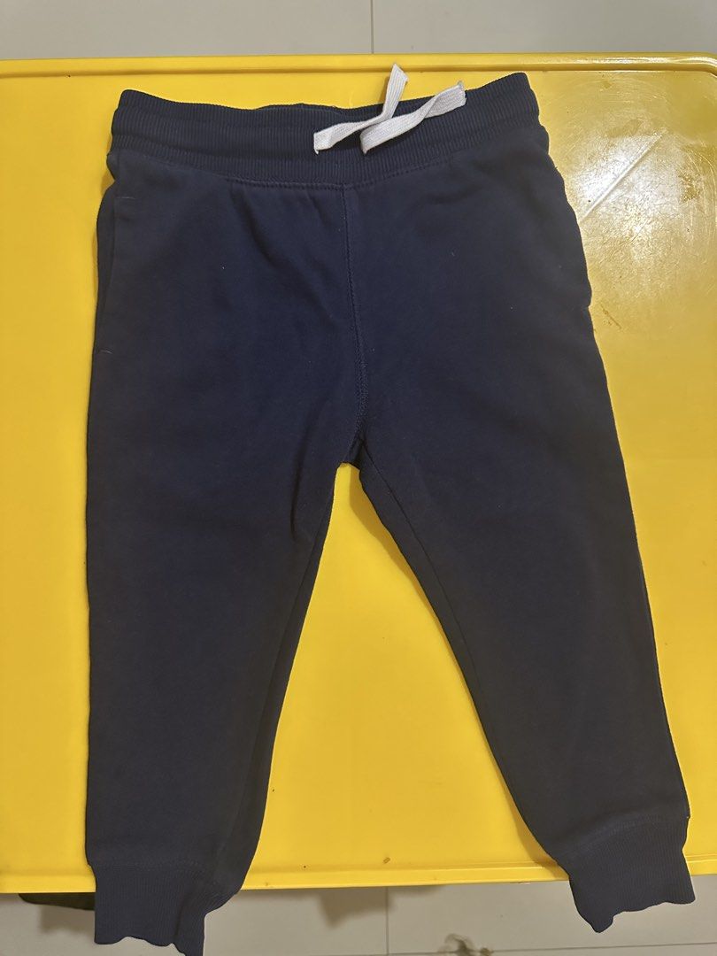H&M Basic Toddler Navy Blue Sweatpants (Category: Babies & Kids Fashion) located in Arayat. Submitted by lightleftbehind (Listing ID 1435584626, Image 1). Description: H&M Basic jogging pants for toddler boys 👶 * Size: EU 98 / US 2–3Y / CA 2–3A / CN 100/50 * Condition: Used only 3 times * Still looks like new * No signs of lint, stains, or damage * Soft, comfy fabric – perfect for everyday wear - Color: Navy blue - Size: 2-3Y (EUR 98, CA 2-3T, C