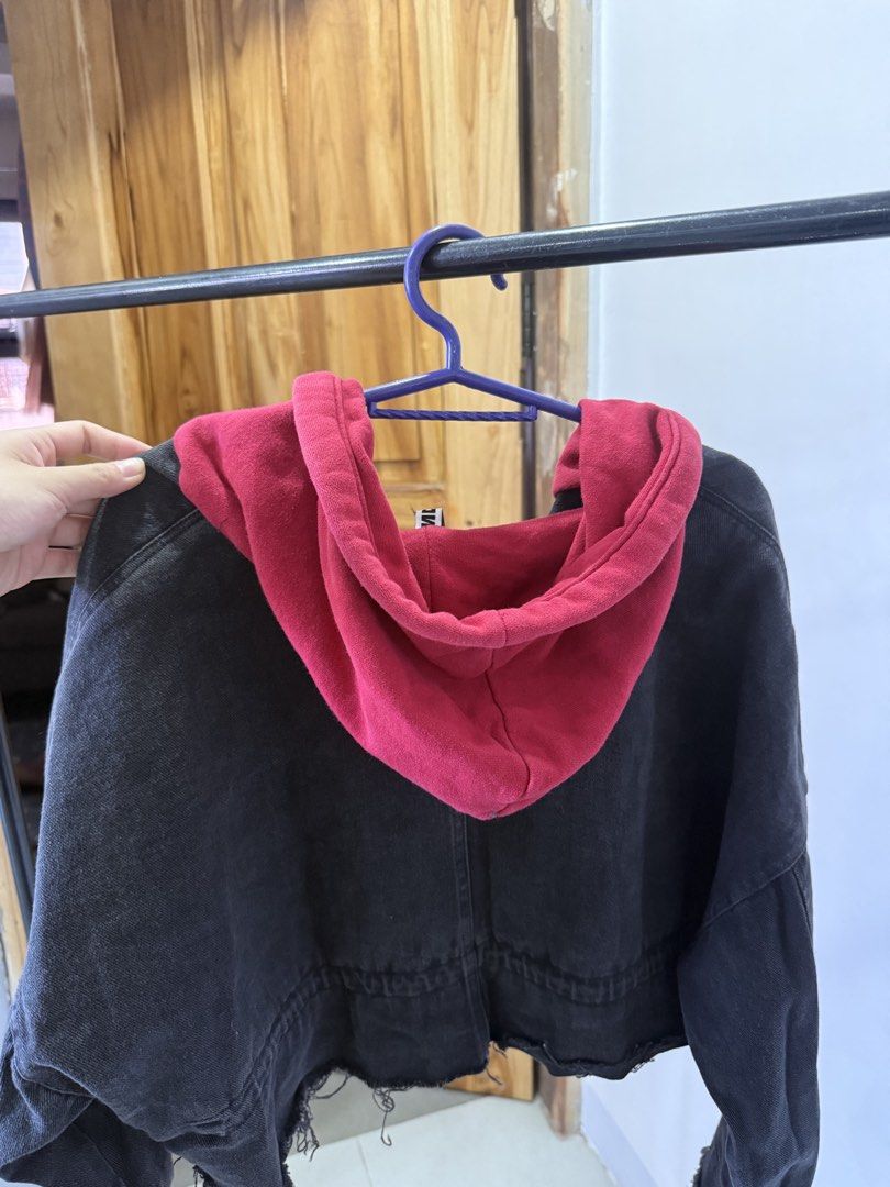 Hoodie denim jacket (cropped) (Category: Coats, Jackets and Outerwear) located in Caloocan City. Submitted by aneeeee_ (Listing ID 1435525569, Image 3). Description: Size small - medium Tattered cropped.