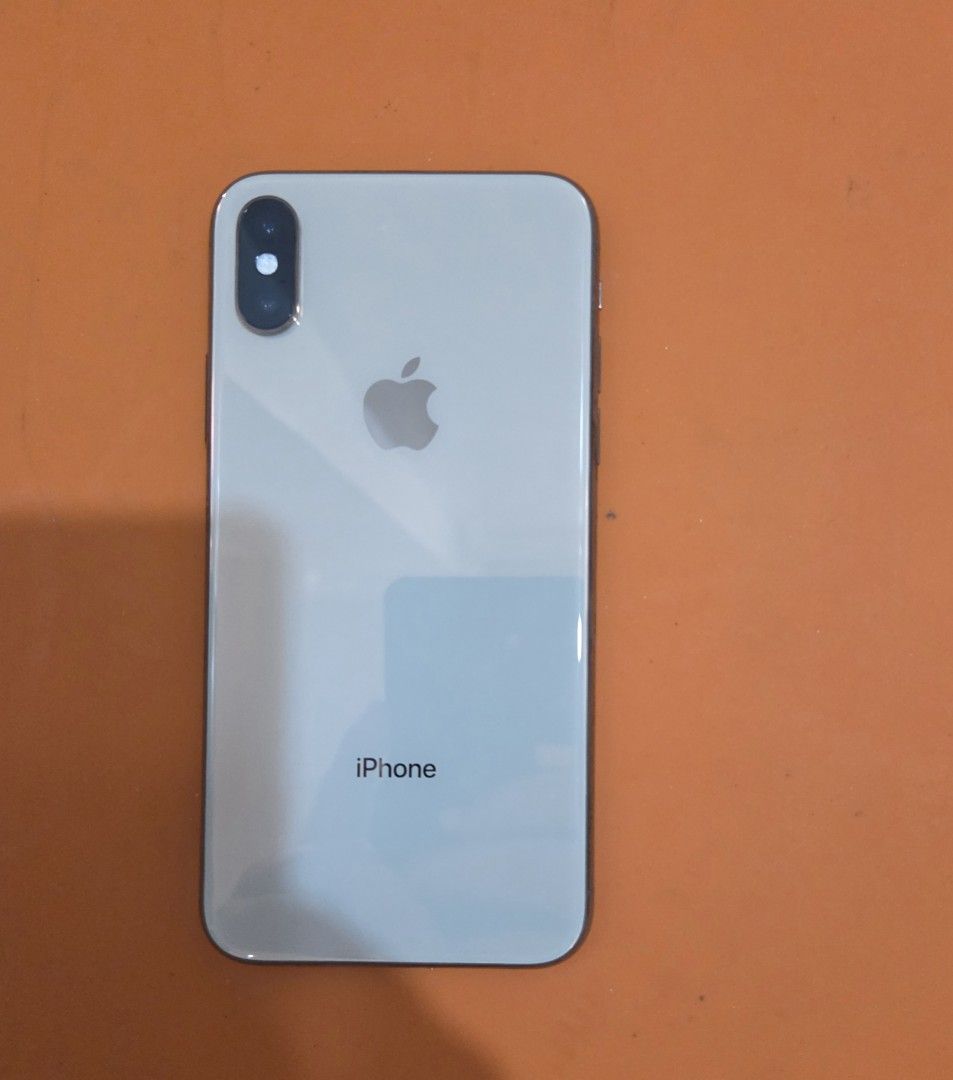 Iphone XS 512 gb (Category: iPhone X Series) located in Quezon City. Submitted by irvinyow (Listing ID 1435630146, Image 3). Description: Selling my rarely used iphone XS. Gold color 516 gb 10,000 php, screen was replaced.