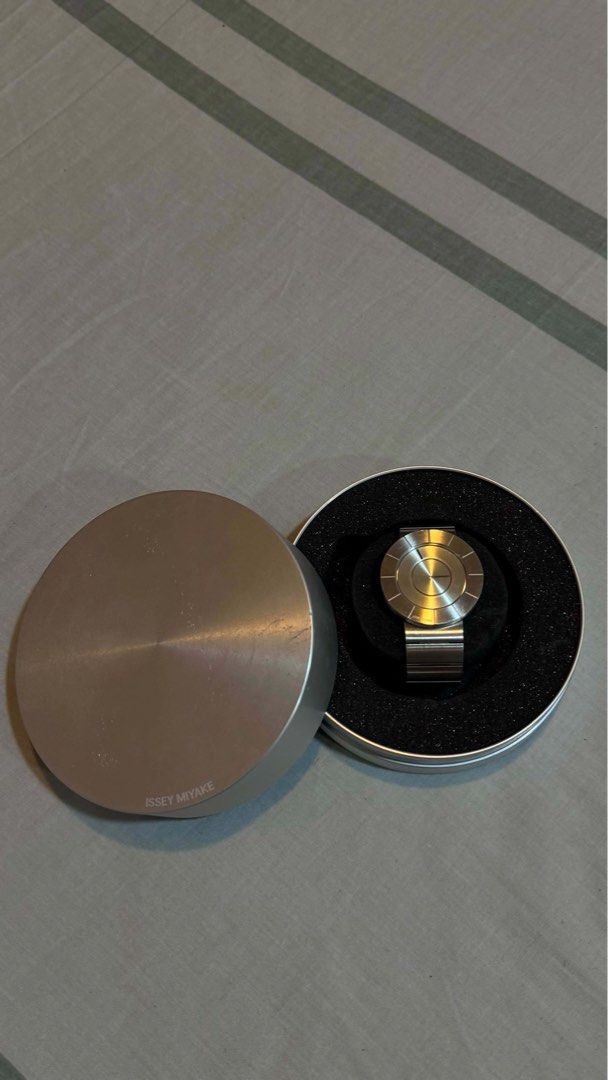 Issey Miyake (Category: Luxury Watches) located in Caloocan City. Submitted by beanbean17 (Listing ID 1435627256, Image 2). Description: issey miyake by tokujin yoshioka mint condi 18k only .