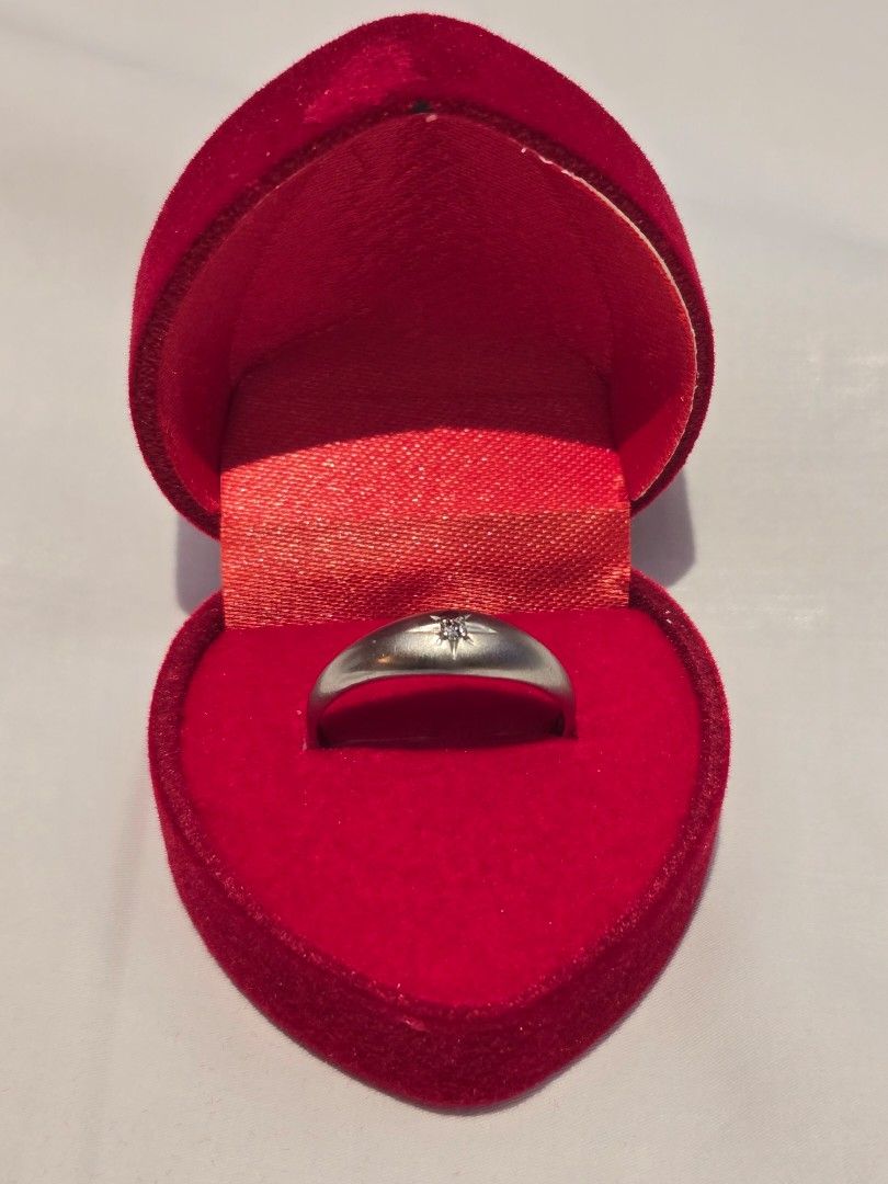 Japan Platinum 900 ring with real diamond (Category: Rings) located in Cavite. Submitted by everythingjapan (Listing ID 1435627567, Image 3). Description: Beautiful minimalist Platinum Diamond Ring guaranteed pawnable 2.5 grams size 9.5 0.03 cts solitaire real diamond comes in velvet ring box shipping from paranaque - may 5 - 16 shipping from makati may 16-18 shipping from pasay may 18-22 back to trece martires may 23 onwards.