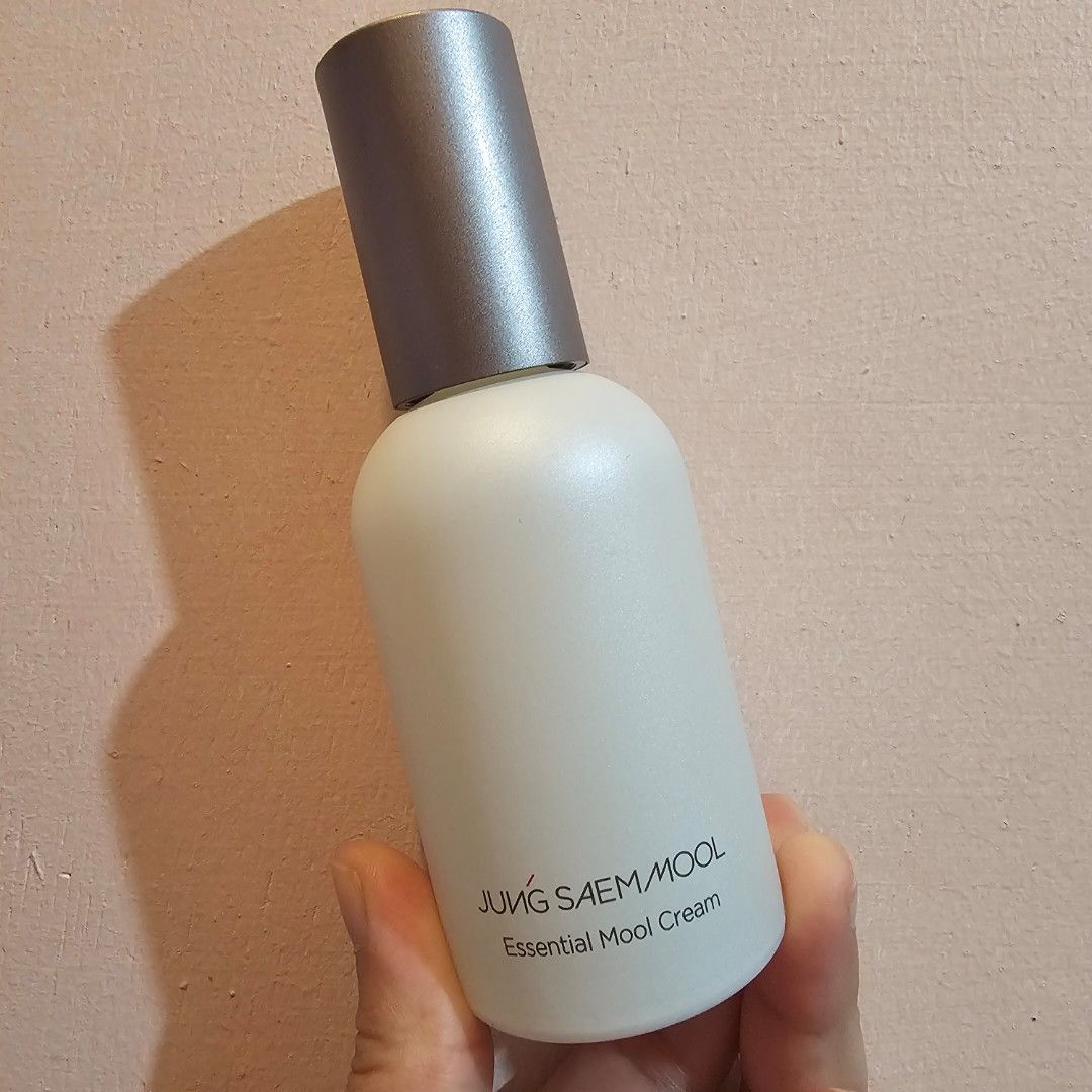 Jung Saem Mool Essential Mool Cream (50ml) No Box (Category: Face Care) located in Makati City. Submitted by booksandskincare_corner (Listing ID 1435592066, Image 1). Description: - Last price posted, the items in my listing are already below SRP - 90% full, only used it when i ran out of moisturizer in Japan - Swipe left to see product details - Bought directly from Japan last Dec 2025 - SRP: 1,500 - Expiry: 2028 Jan 06 - RFS: decluttering - MOP