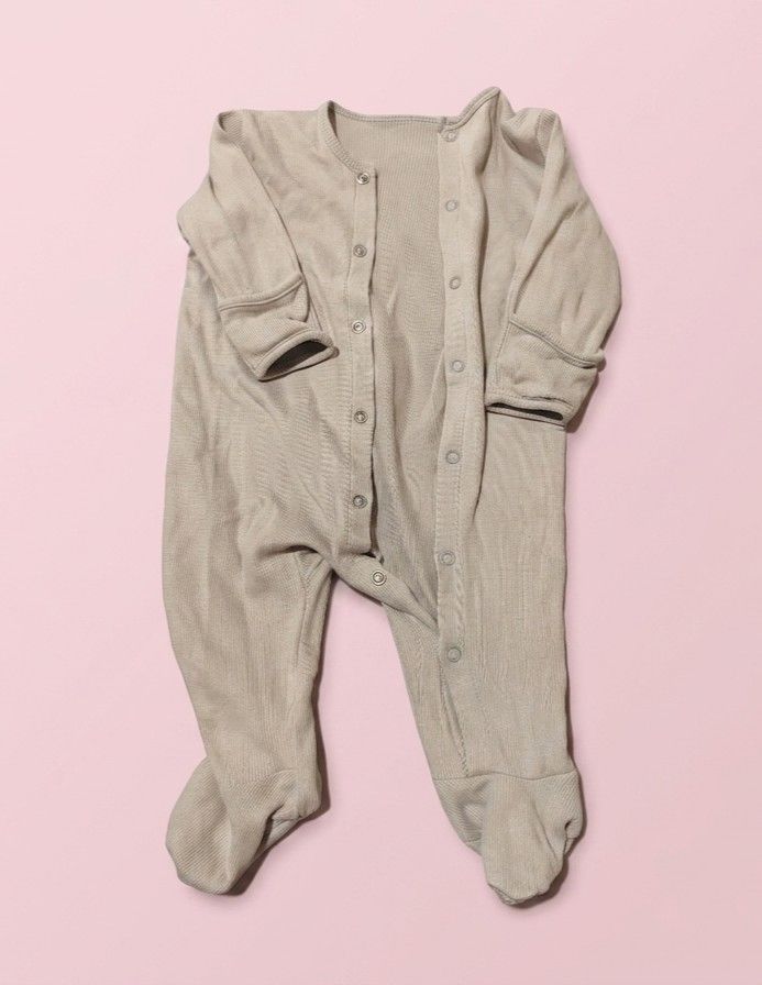 Khaki baby Frogsuit (3 mos) (Category: Babies & Kids Fashion) located in Manila. Submitted by ellesesg (Listing ID 1435546171, Image 1). Description: .