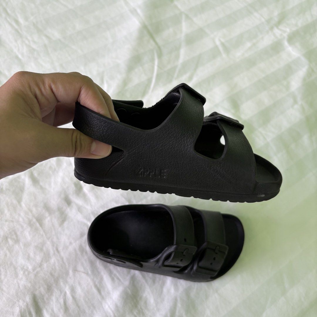 Kids Black Sandals Size 25 (Category: Babies & Kids Fashion) located in Nabua. Submitted by fourpreloved_ (Listing ID 1435629417, Image 3). Description: - Black sandals for kids - Size 25 (14cm) - Two adjustable straps with buckles - Textured soles for grip - Made of durable material - Ideal for everyday use.