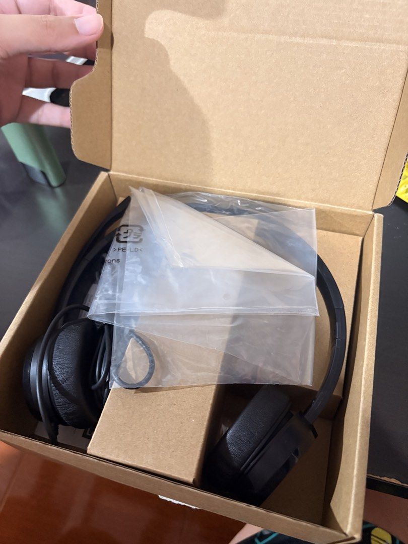 Lenovo 100 Stereo Usb headset wired (Category: Headphones & Headsets) located in Manila. Submitted by angelesmig00232 (Listing ID 1435630511, Image 1). Description: 1 week used only. Rfs may bago ng headset. Imus cavite location. Pwede rin meetup and lalamove. Send pm for more details.