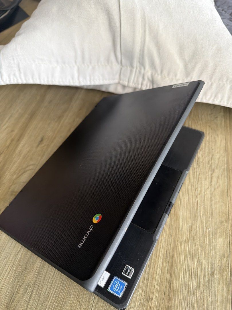 Lenovo Chromebook - Lightly Used442987421998131201