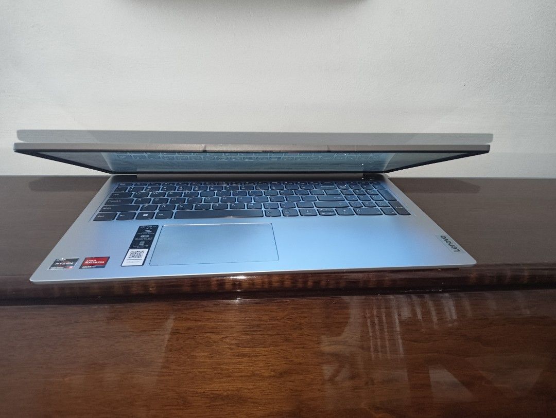 Lenovo Laptop - Like New Condition442987422963486720