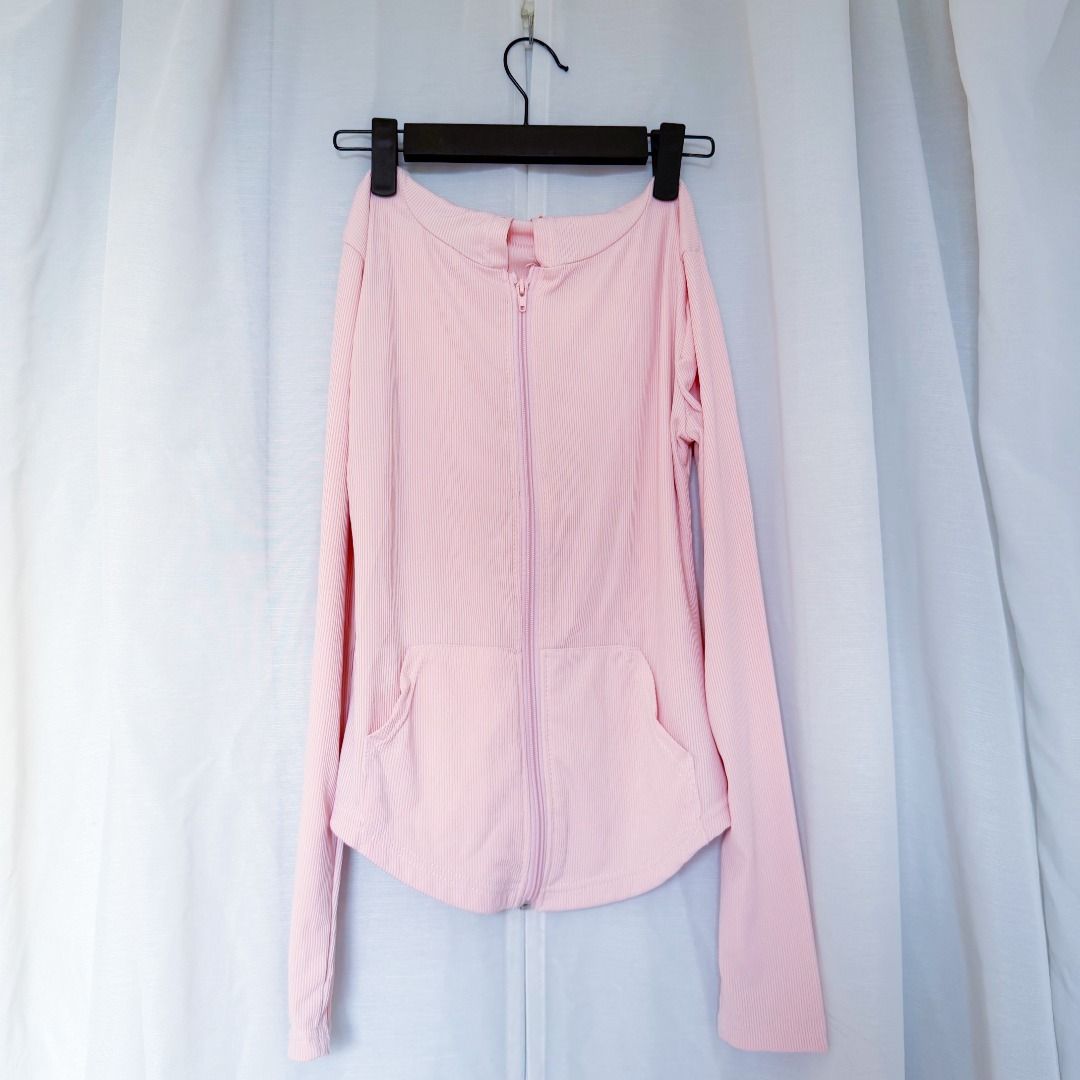Light Pink Zip Up Hooded Yoga Jacket (Category: Activewear) located in Taguig. Submitted by allthingsclassy.ph (Listing ID 1435584216, Image 1). Description: .