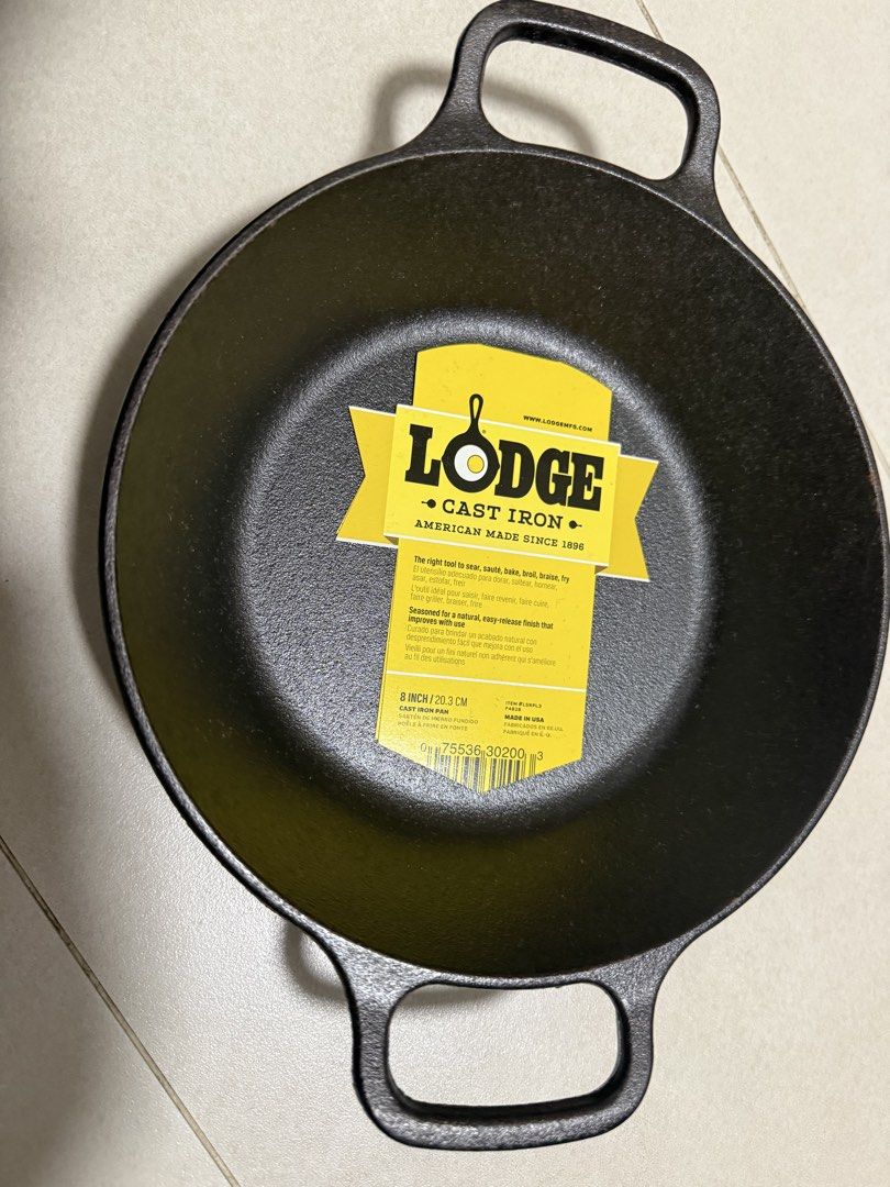Lodge cast iron pan 8” (made in USA )